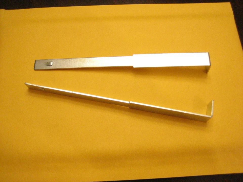 Clarion 2 DIN Radio for Removal Keys In-Dash Tool - Image 2 of 4