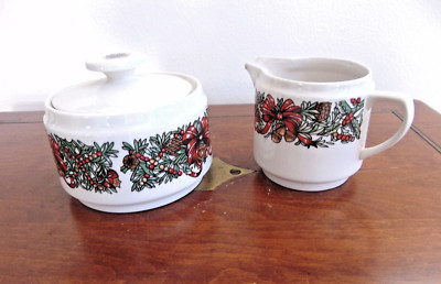 THE CELLAR 'Holiday Wreath' Creamer-Milk and Sugar Bowl w Lid Set VINTAGE 1995