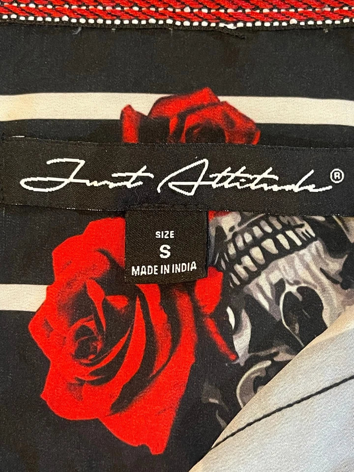 Camisa Just Attitude Calavera Rosas Abotonada Negra Roja Blanca Para Hombre Talla Pequeña Foto 3 de 4
