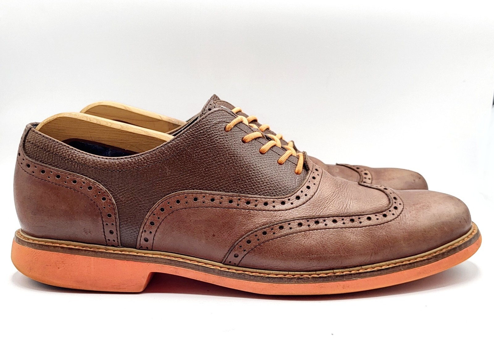 SAOLA Scarpe Oxford Cole Haan Great Jones marroni in pelle a punta di ala da uomo suola arancione 9 5 m