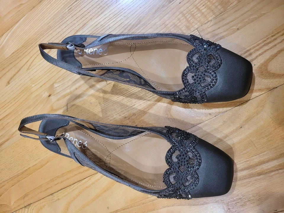 Sandalia de salón J. Renee para mujer Falece de encaje/satén gris oscuro topo 8,5 M tacón bloque Foto 2 de 4