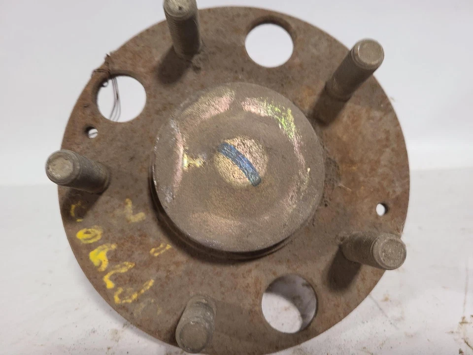 Used Rear Wheel Hub fits: 1997 Honda Odyssey Rear Rear Grade A - Image 2 of 4