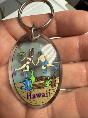 Vintage Hawaii Keychain acrylic City Sights diving for treasure scene