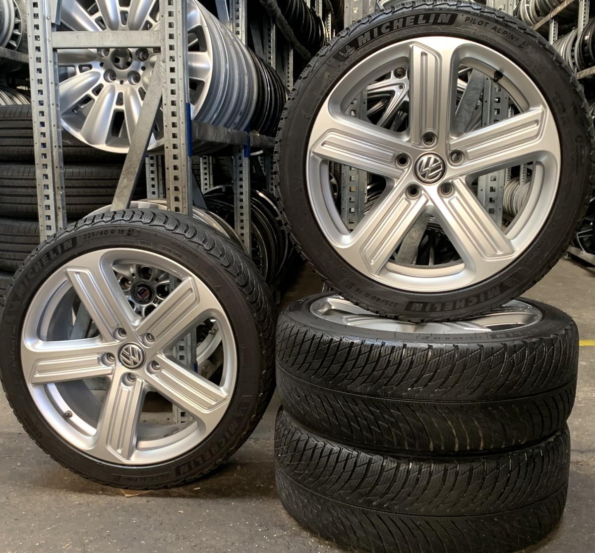 VWゴルフR 225×40/R18