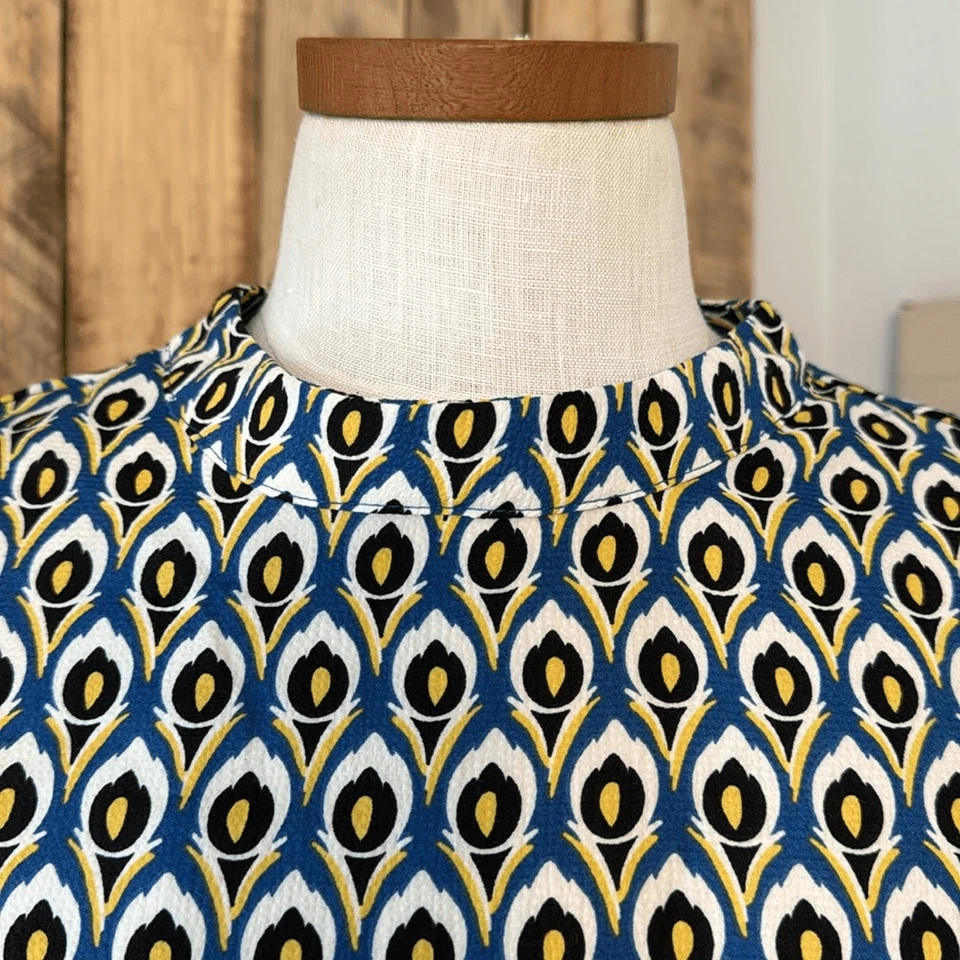 Blusa Cupcakes y Cachemira Talla M Pluma de Pavo Real Cuello Alto Manga Globo Foto 3 de 4