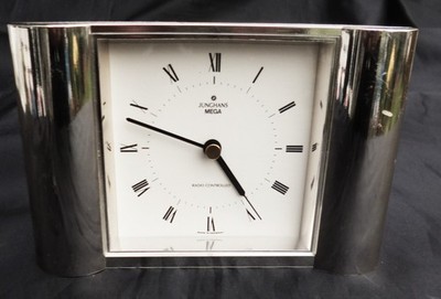 Junghans MEGA Tischuhr Funkuhr Radio controlled Kunststoff silberfarben Vintage