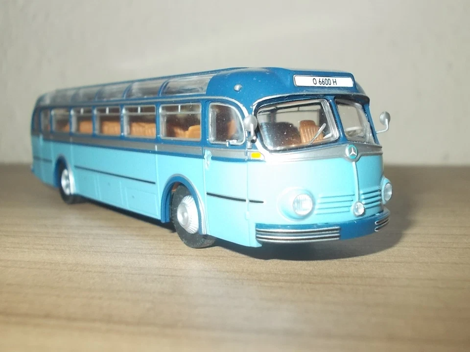 BREKINA Nr. 50501 Mercedes-Benz Reisebus O 6600, blau