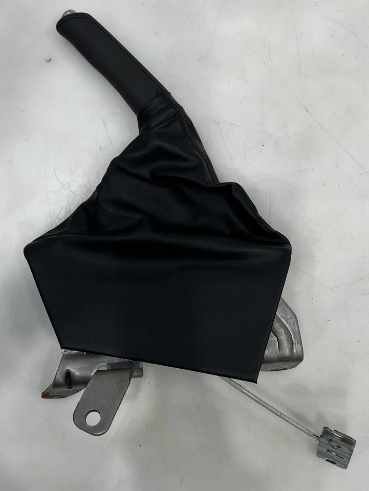 Palanca de liberación de freno de estacionamiento 13-17 Subaru XV Crosstrek - negra OEM 26001SC020JC Foto 2 de 3