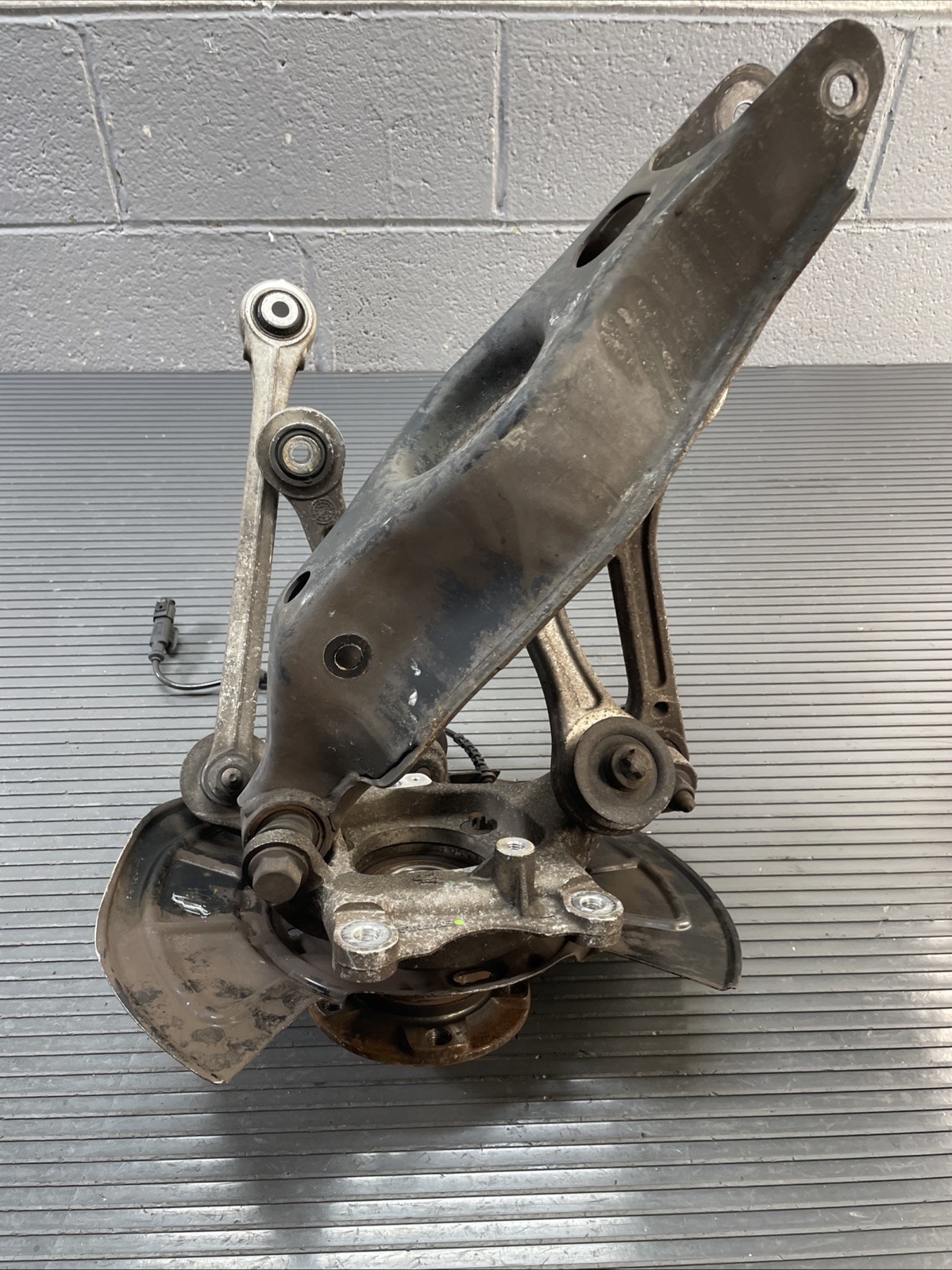 2013-2024 Maserati Ghibli M157 Rear Right Spindle Knuckle Hub 82K Miles OEM