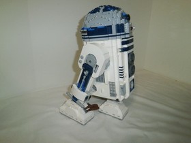 LEGO Star Wars #10225 R2-D2 UCS 100% Complete w/Instructions , Sticker & Minifig