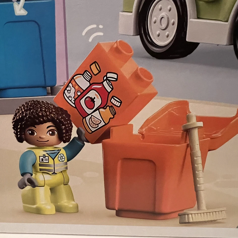 LEGO 10987 Duplo Recycling Truck Refuge Bins Dog Mini Figures Set Box Retired - Image 4 of 4