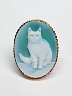 ADORABLE 14k Gold Twist Frame Dyed Green Chalcedony Cat Cameo Pin Brooch Pendant