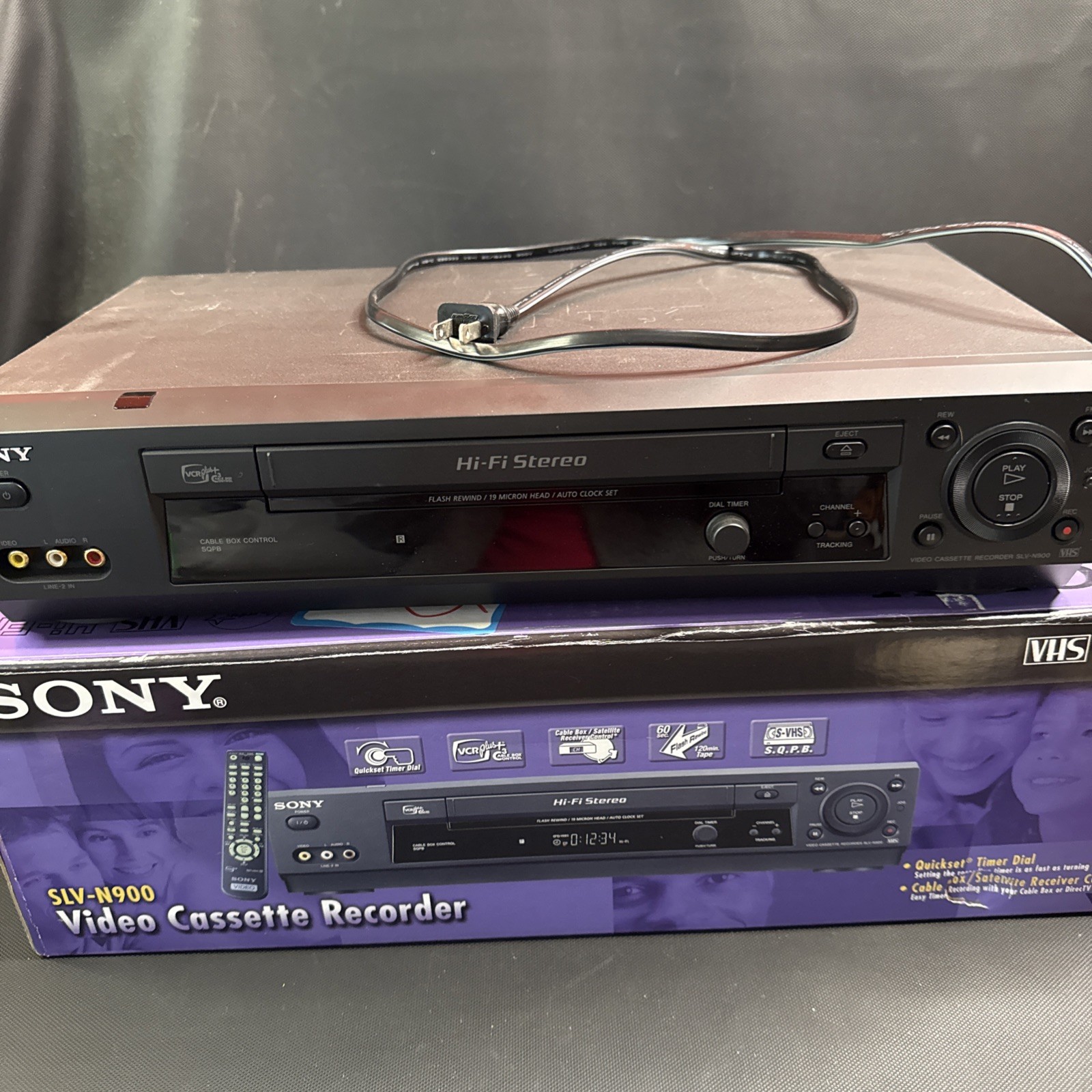 Sony SLV-N900 VCR VHS Player 4-Head Hi-Fi Stereo No Remote Or Cables With Box
