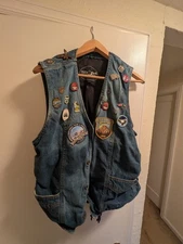 Men's Large Denim Motorcycle Vest With Removable Pins And Patches