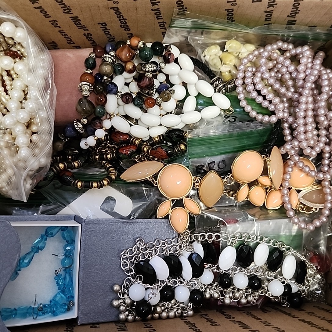 Jewelry Lot Mostly Modern Necklaces Wearable Scrap Harvest Repurpose Craft 7 lbs
