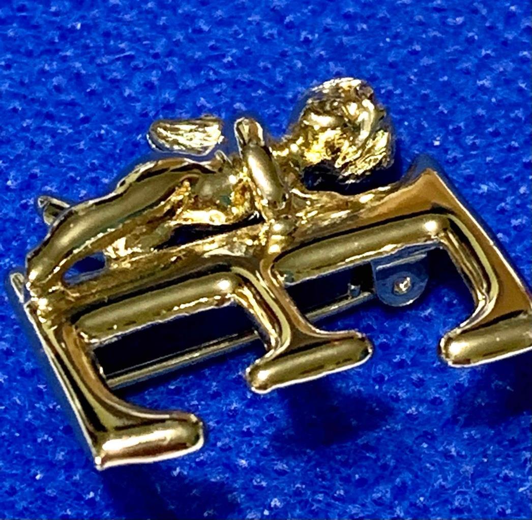 Signed Single Letter 'E' Initial Gold Tone Pin Br… - image 5
