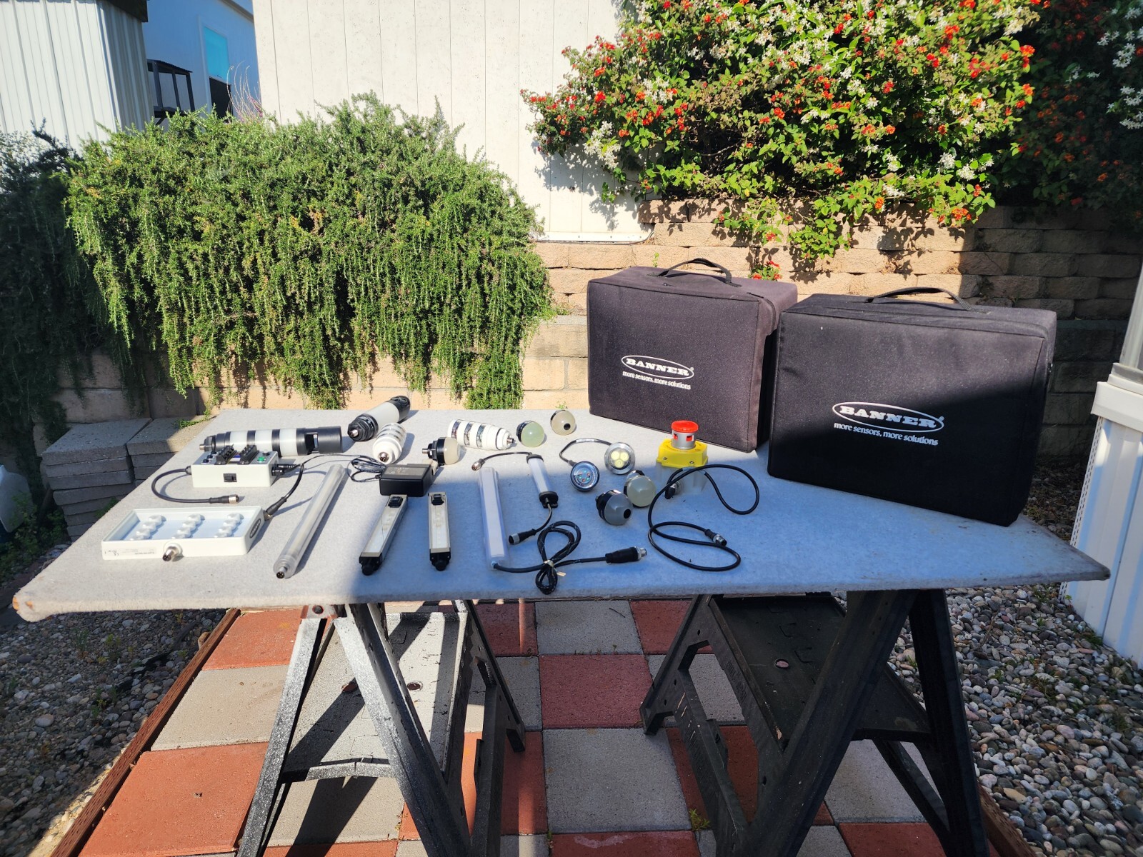 High & Low Intensity LED Lights for Indoor and Outdoor Use by Banner Eng