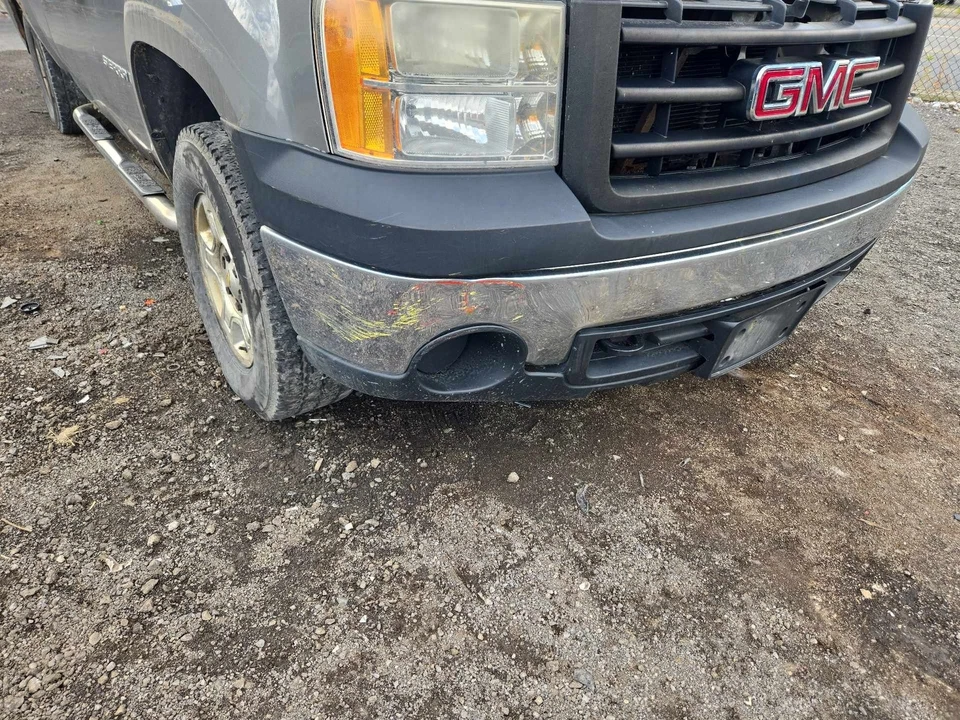 Used Front Bumper Assembly Front fits: 2007 Gmc Sierra 1500 pickup w/o cooling h - Image 2 of 4