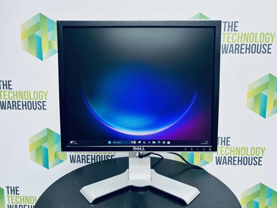 Dell 19" HD Monitor for Computer PC Laptop - VGA & DVI Flat Screen with Stand - Image 3 of 4