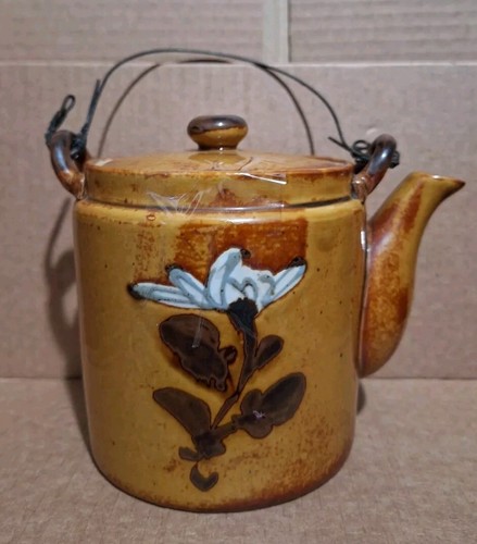 Tetera japonesa de gres amarillo con diseño de flores, mango de alambre (¿Otagiri?) - Imagen 2 de 6