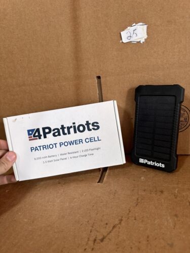 4 Patriots Solar Power Charger Power Cell USB Portable flashlight - Afbeelding 1 van 2