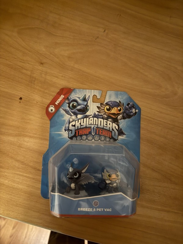Skylanders Trap Team Box Of 2 Minis, Includes Breeze Mini.