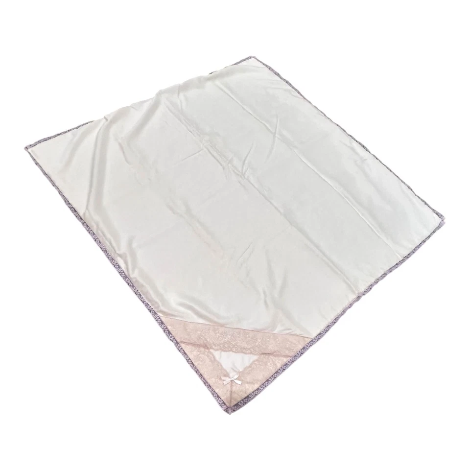 Juego de manta y babero vintage para bebé Claire Schwartz ribete de encaje satinado hecho en Corea Foto 3 de 4