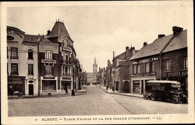Ak Albert Somme, Place d'Armes et la Rue Jeanne d'Harcourt, LKW... - 3937225