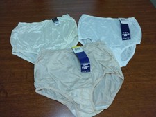 Vanity Fair Perfectly Yours Tailored Briefs Panties Size 6 Fawn White C Glow NWT