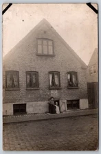 Two Women Udsalg of Maulk Flode Bred Terv Brande Real Photo Postcard RPPC