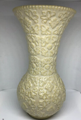 White Mastercraft Vase 2004 Beautiful Preowned