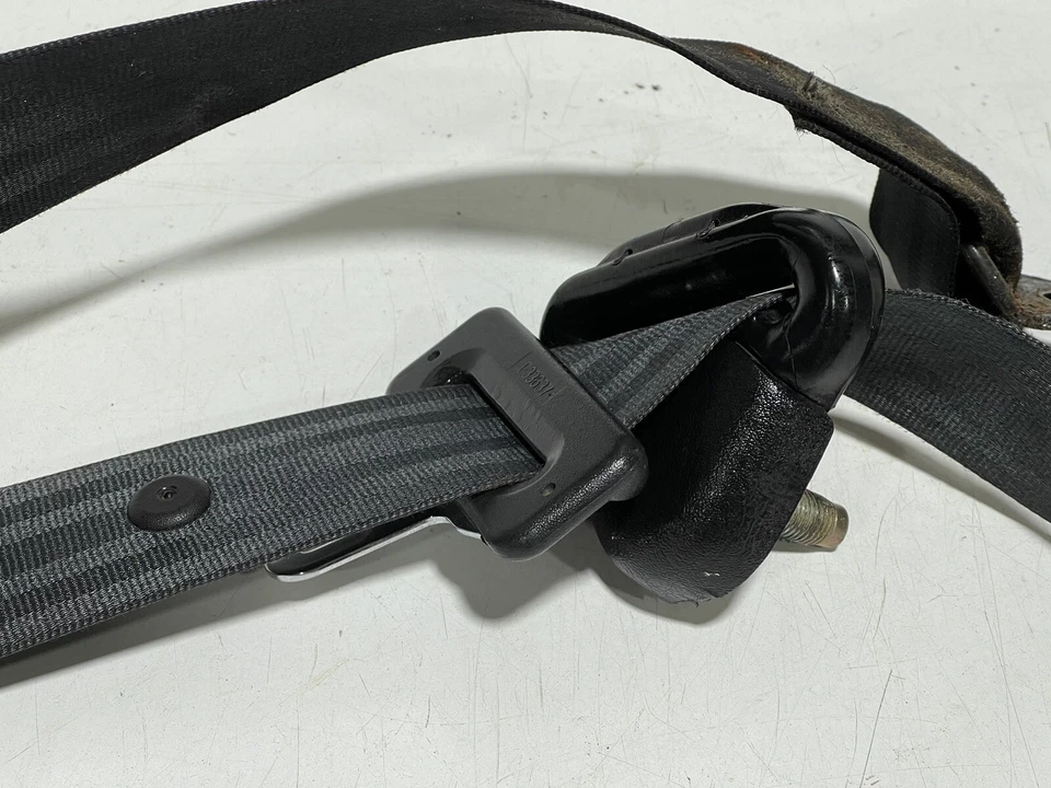 Retractor de cinturón de seguridad macho delantero de fábrica para conductor izquierdo Jeep Wrangler TJ 2003-2006 Foto 4 de 4