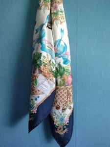 GUCCI Foulard en soie ancien Gucci panier de fruits design ruban floral 85 cm 33,5 pouces