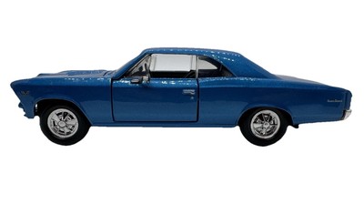 Maisto 1966 Chevy Chevelle SS 396 | Model Car | 1:24 | Multicolor | 8 