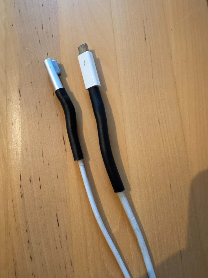 Apple Thunderbolt Display 27" LED Monitor A1407 – Akzeptabler Zustand - Bild 2 von 4