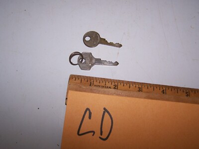 Vintage FORD Automobile Keys - Lot CD