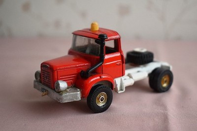 UNBOXED CORGI MAJOR BERLIET  1:50  SCALE MODEL TRUCKS.