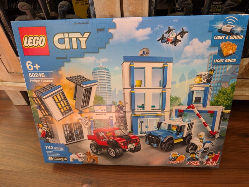 *BRAND NEW* Lego City 'POLICE STATION'  #60246 *RETIRED* Free Shipping
