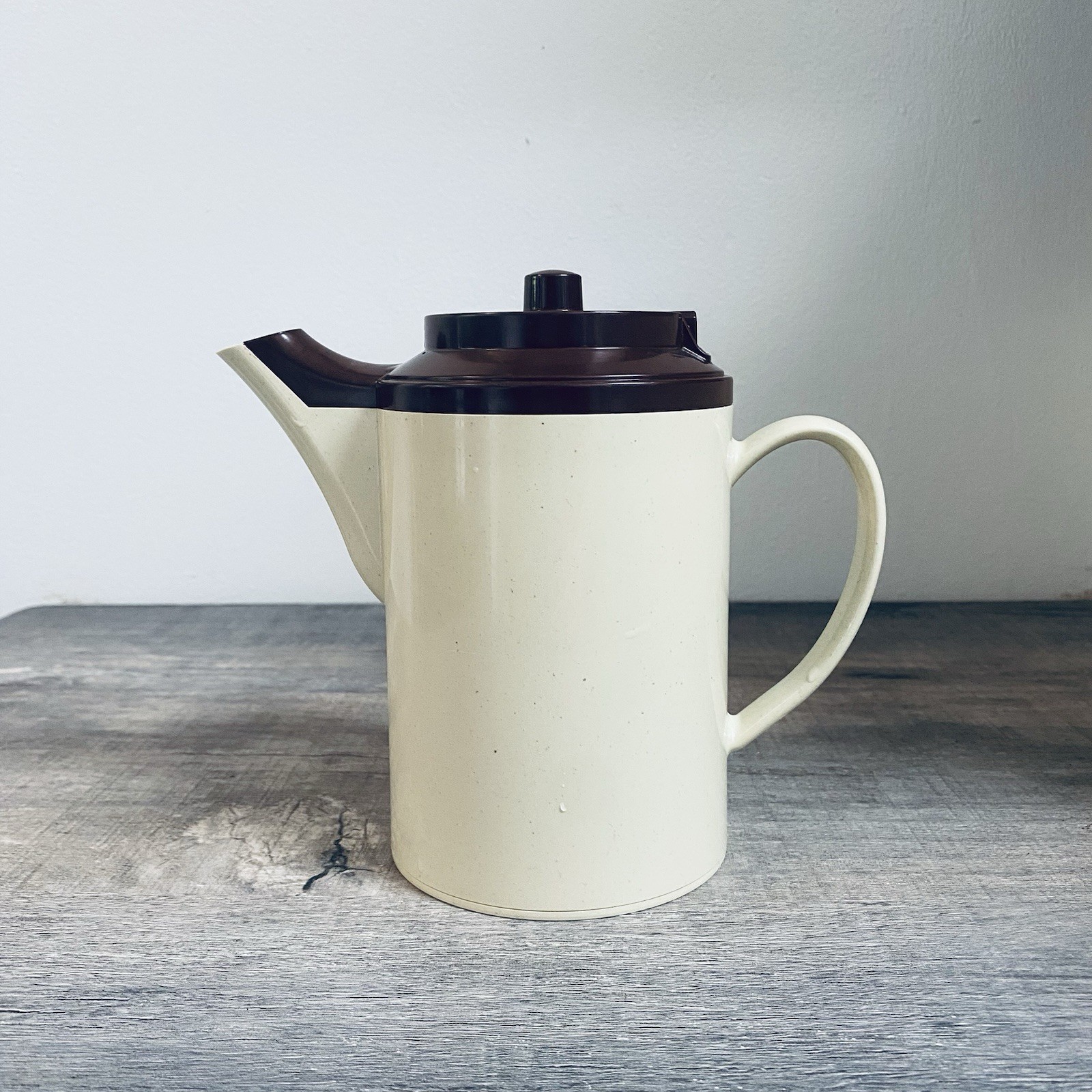 Service Ideas Double Wall Insulated Coffee / Teapot, 16 oz, Plastic Brown