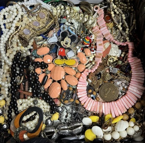 Huge 18 Pound Vintage to Now Costume Jewelry Good Use Wear Sell Craft Lot# GB5