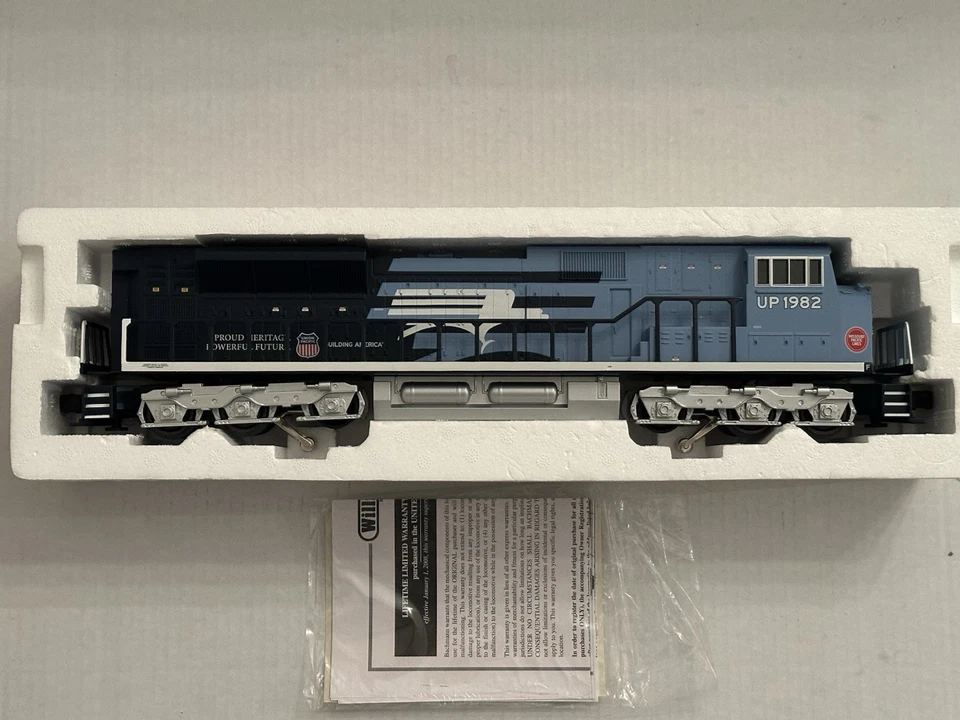 O Williams 21811 Western Pacific SD-90 Diesel Locomtive UP1982 Heritage Powered - Image 3 of 4