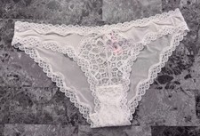 VICTORIA'S SECRET DREAM ANGELS L WHITE SMOOTH FLORAL LACE RARE CHEEKINI PANTIES