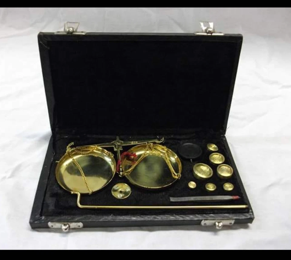  Balance trébuchet dans valisette cuir de Bijoutier ou pharmacien en laiton 100% - Photo 3/4