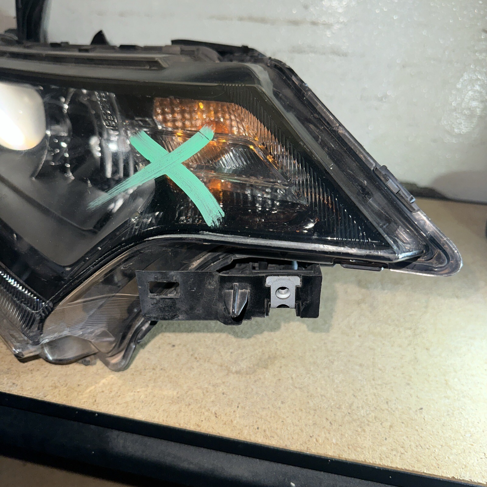 2016 2017 2018 Mitsubishi Outlander Headlamp Right Passenger 