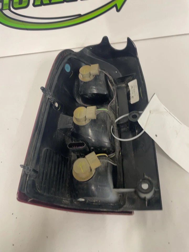 Conjunto de luces traseras derecha derecha Chevrolet Uplander 2005-09 Foto 3 de 4