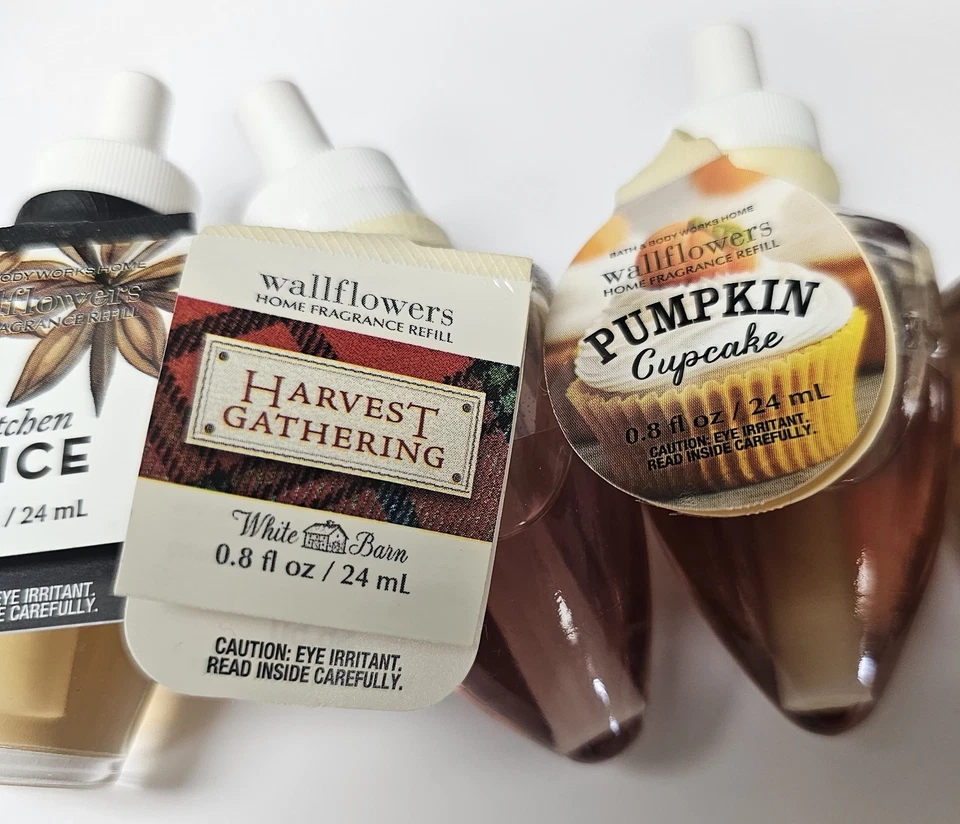 Bath & Body Works Wallflowers 4 Bulbs Kitchen Spice Harvest Pumpkin Vanilla Chai - Image 3 of 4