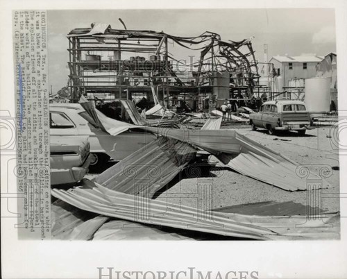 1965 Press Photo Scene of Retzloff Chemical Company explosion in Houston, Texas. - 第 1/2 張圖片