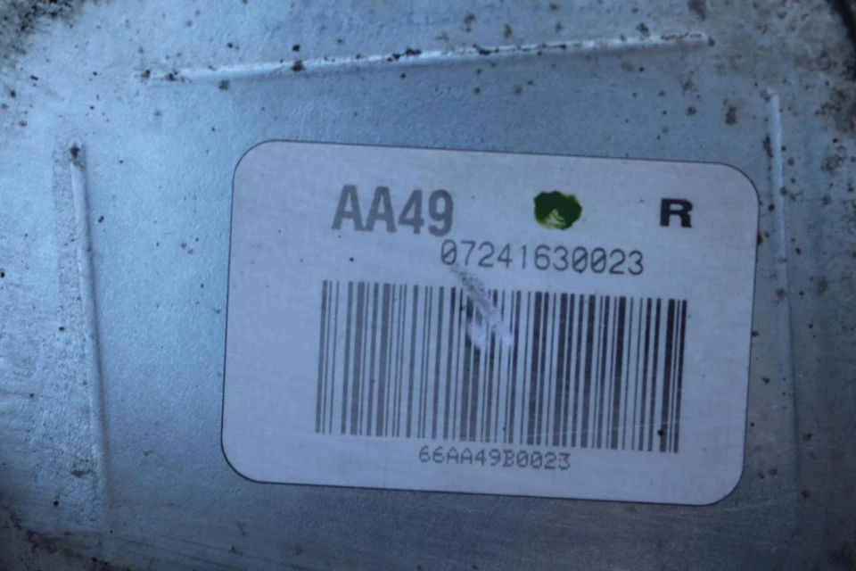 Chevy Tahoe 2016-2020 pasajero delantero derecho husillo nudillo buje montaje OEM Foto 3 de 4