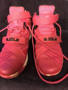 lebron breast cancer shoes