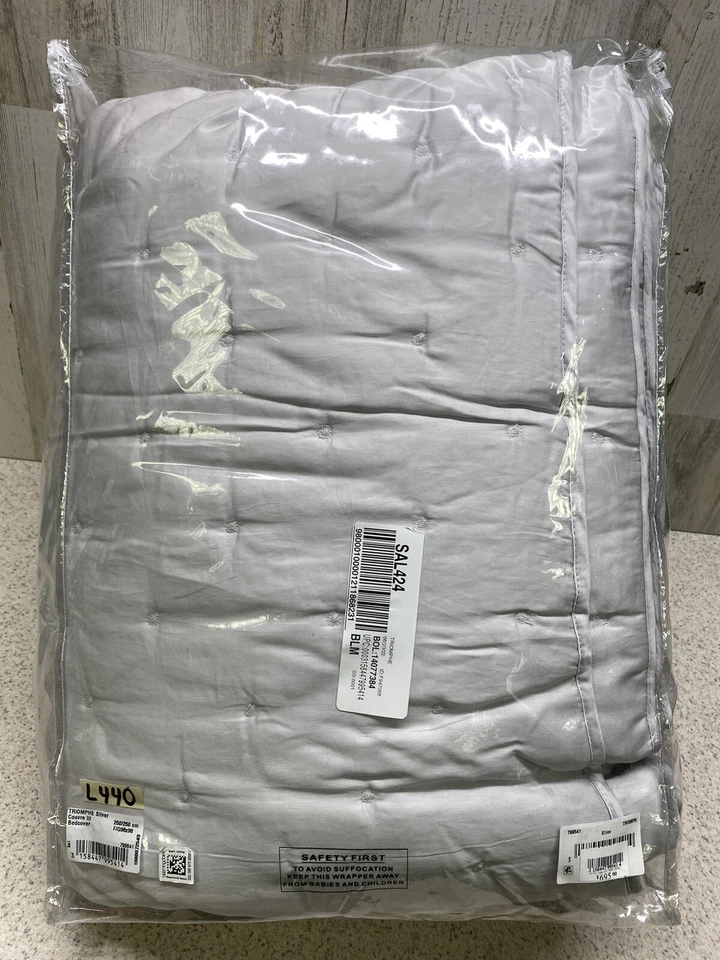 Yves Delorme Triomphe Quilted Full / Queen Coverlet Silver  New - Image 4 of 4